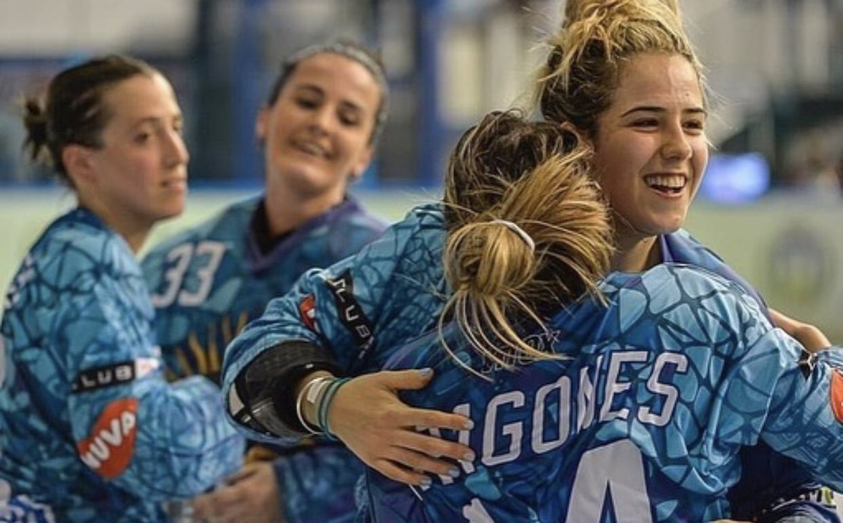 FedPortPatin's tweet photo. #HockeyInLine 🥅🏒
Durante el mundial celebrado en Rocarrasso, Italia, el equipo femenino de Hockey Inline, con la participación de atletas de nuestra federación, se consagraron 5tas logrando una excelente actuación.
¡Lxs felicitamos por este gran logro a nivel mundial! https://t.co/vMTXqduCTT