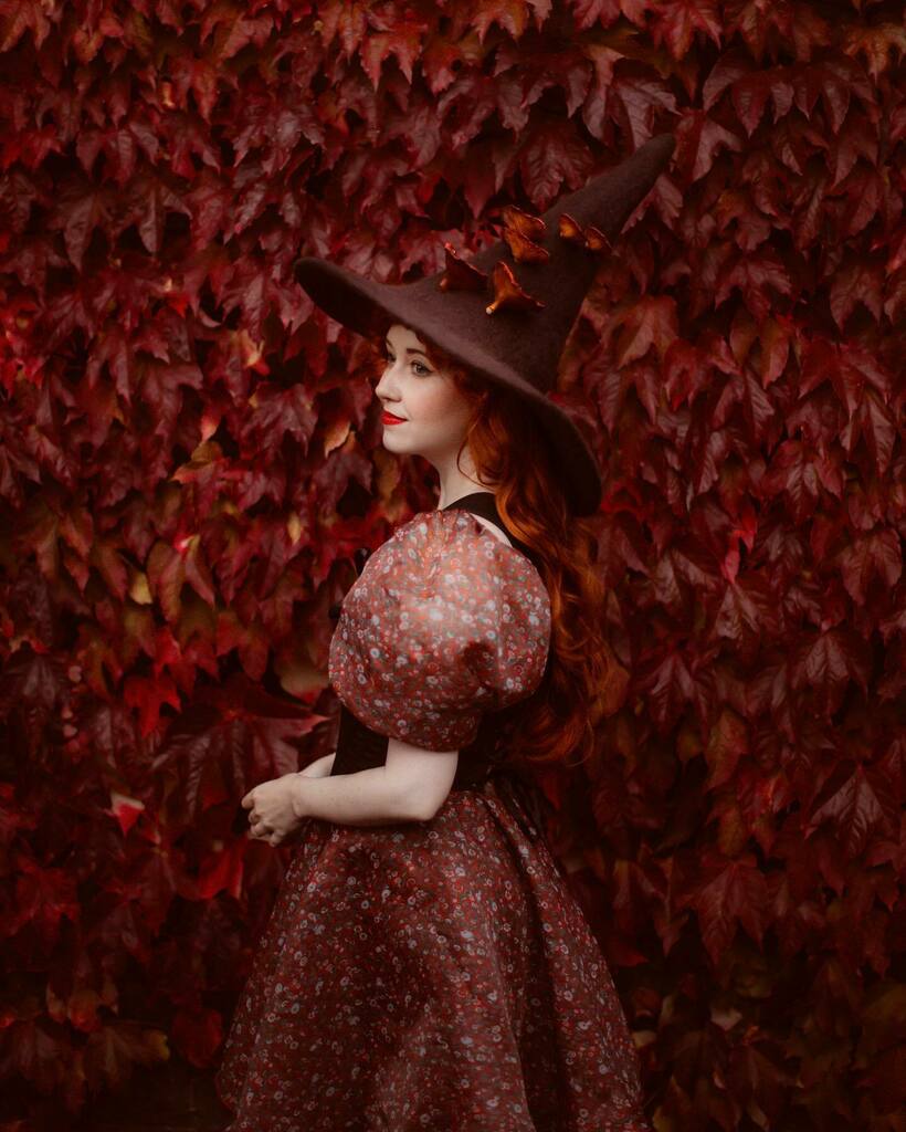 aclotheshorse's tweet photo. Mushroom hat, mushroom hat🍄🍄🍄How adorable is this hat by @costureroreal? It’s giving me all the autumnal Cottagecore vibes. #quietinthewild #calmversation #folkandstory #aseasonalyear #simpleandstill #quietchaotics #quietshadesofbrown #preraphaelite #cottagecore #cottagecore… https://t.co/BT9nksIH2R