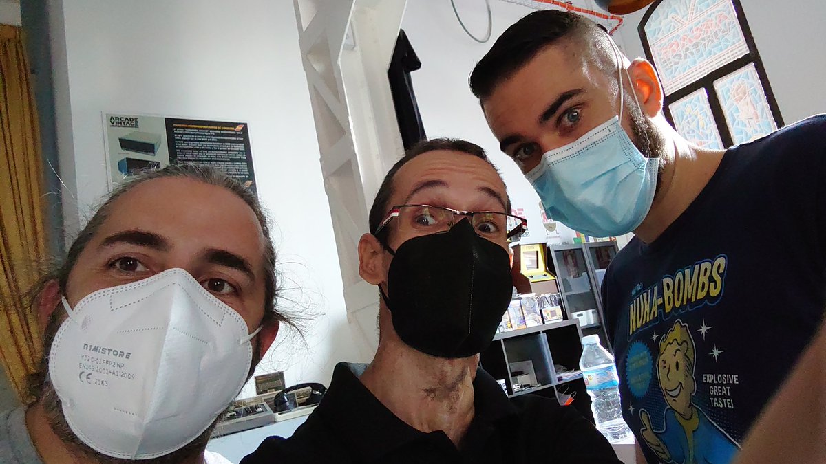 Denymetanol's tweet photo. Si encuentra a estos dos cracks de hombres que me acompañan , quizá pueda contratarlos! @juananlaguna @JaviBonus The A Team #lomenos https://t.co/4IxFG99f9C