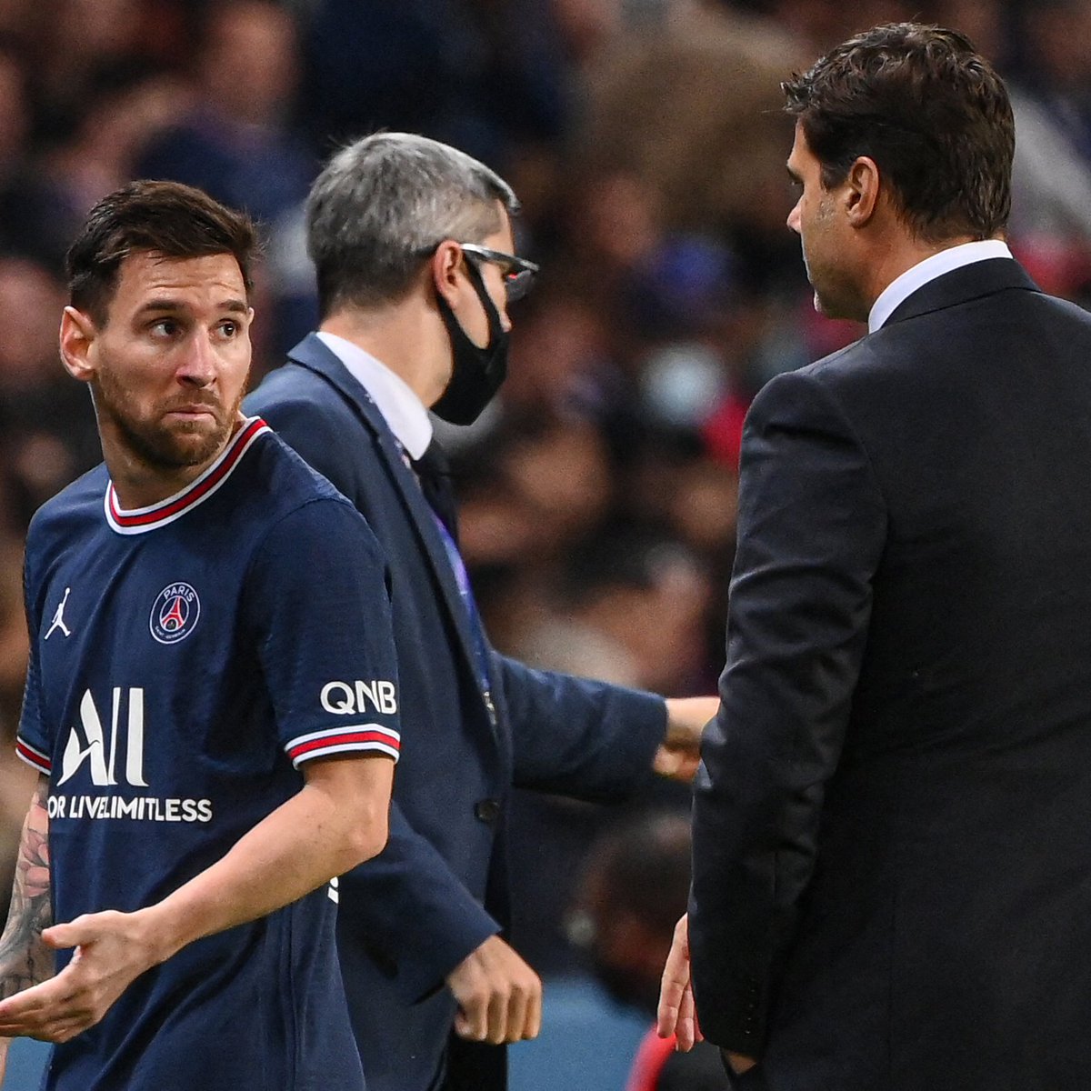 brfootball's tweet photo. Messi after being subbed off 🙁 https://t.co/AxIE7EmhC4