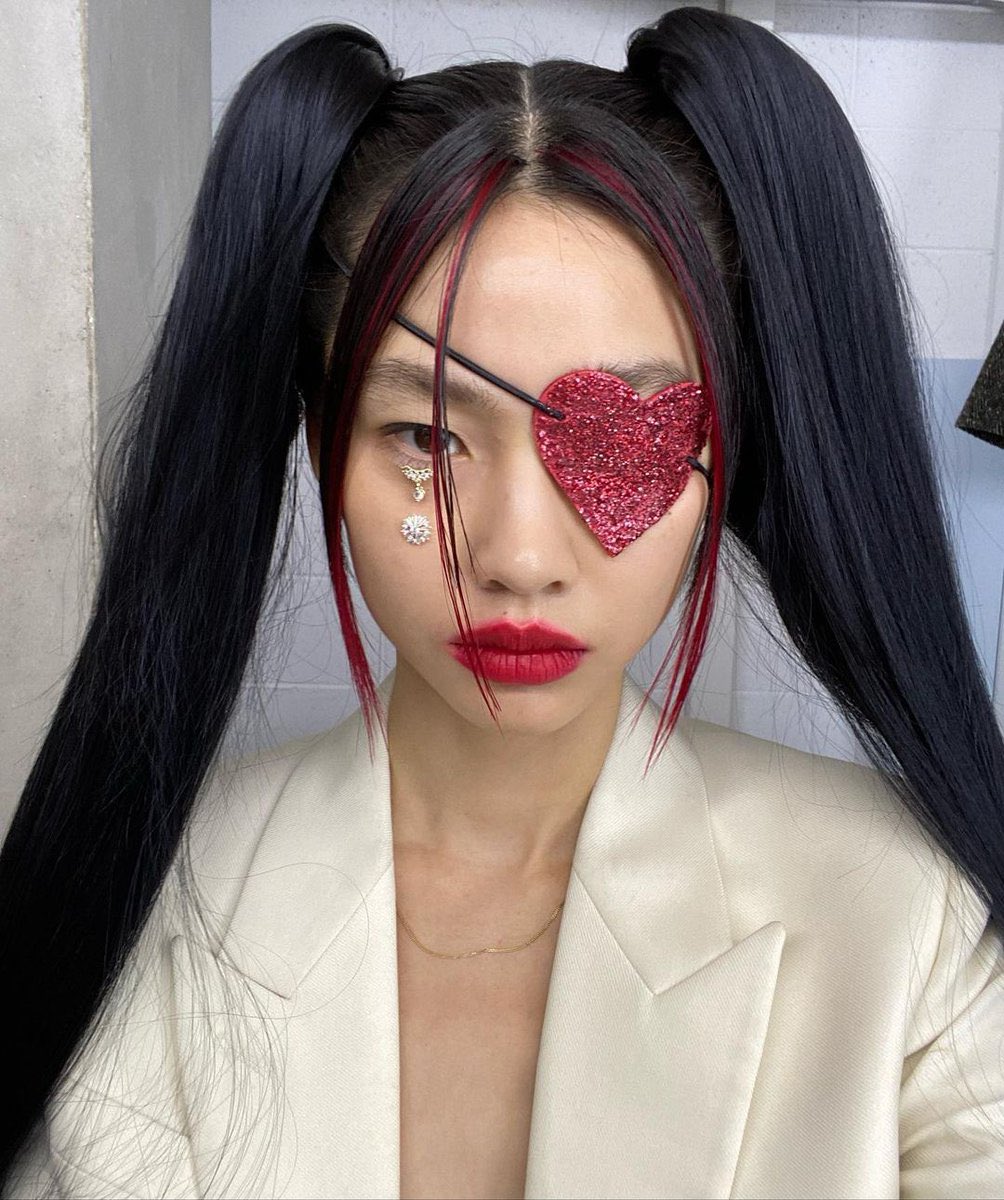 ཐི♡ཋྀ on X: hoyeon jung behind the scenes vogue korea 03.21 — make up by  hwang heejung  / X