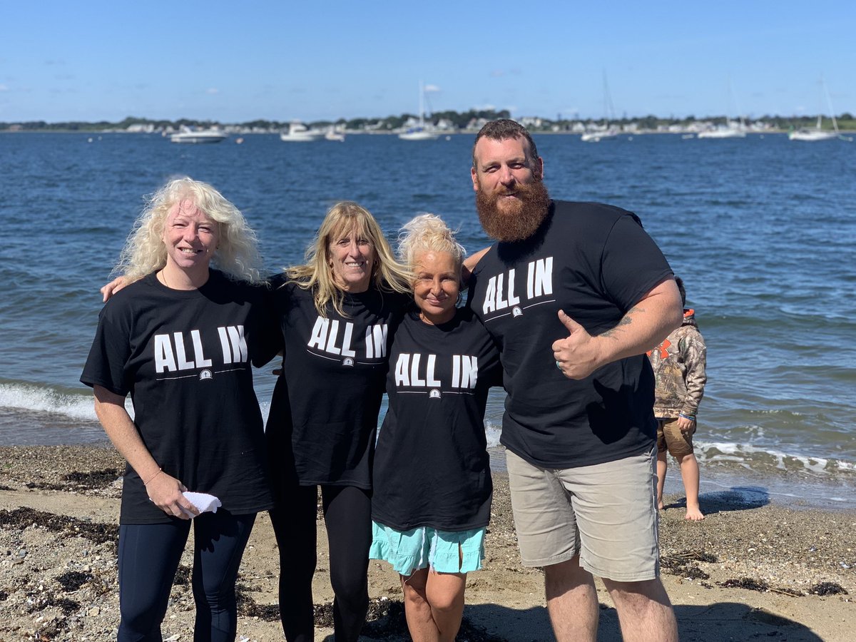 Glory to Jesus - Three lives committed to Jesus Christ today in Baptism, raised to walk in new life!!

What an honor to identify with Jesus publicly ❤️