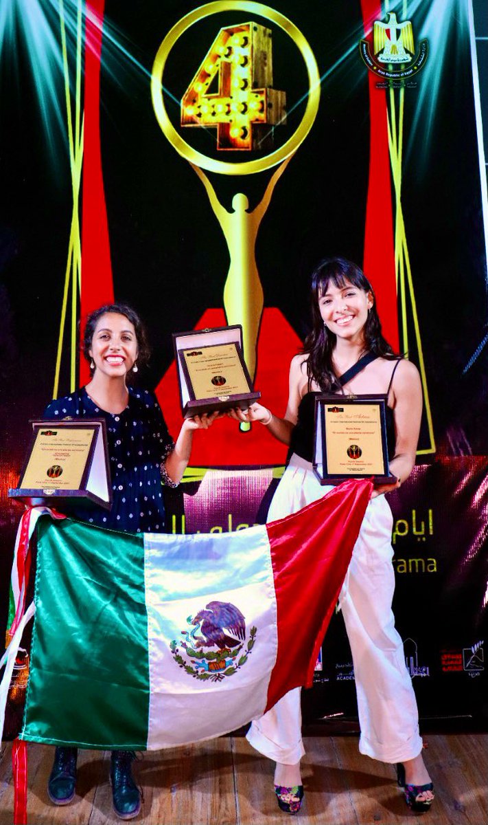 EmbaMexEgipto's tweet photo. Talento mexicano en Egipto🇪🇬.
Las jóvenes dramaturgas mexicanas @ValeriaFabbri6 y Maria Kemp, participaron en la  4ta edición del Cairo International Monodrama Days y pusieron el nombre de México en alto al ganar como mejor dirección🥇🎭, mejor actriz 🥇🎭 y mejor obra🥇🎭.
👏🏻👏🏻 https://t.co/GuKl76Zdgi