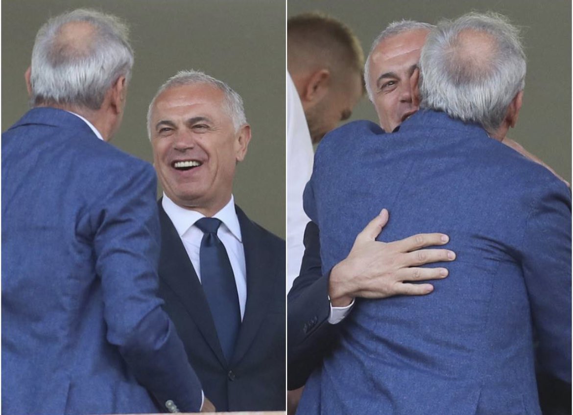 E_rUmHzXoBQCy-7?format=jpg&name=medium