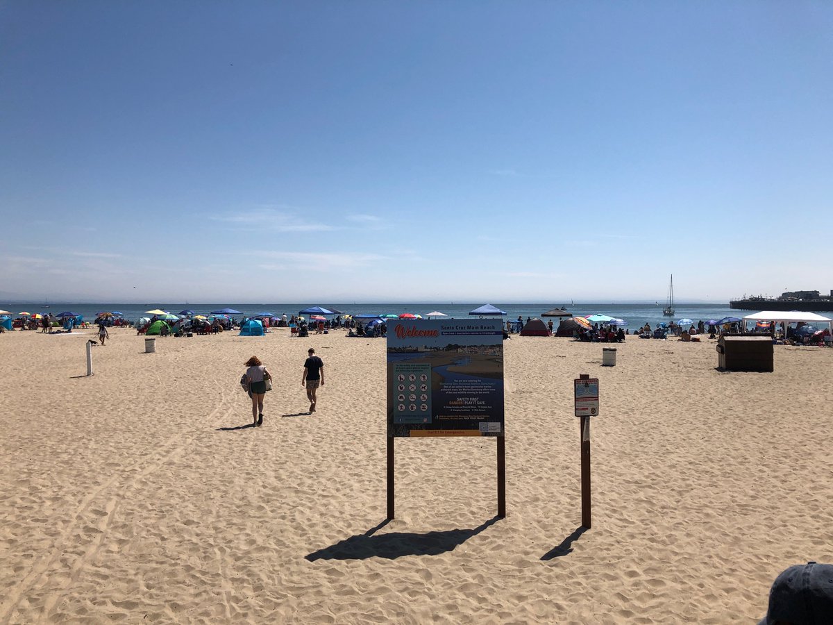 SyntaxError2048's tweet image. Le beach boardwalk