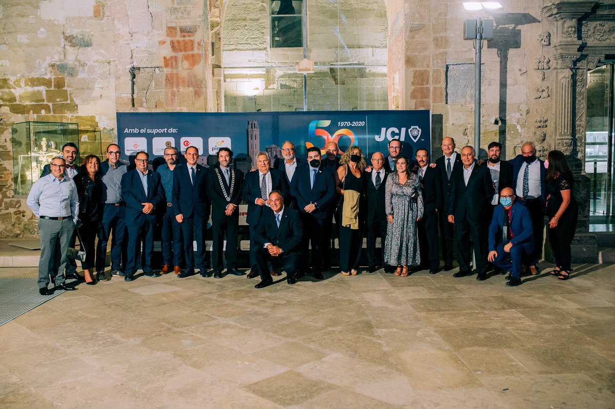 Aquest mig segle de vida no ha estat un camí de flors i violes, però, l’esforç i el treball, han permès no només tirar endavant l’entitat, sinó també eixamplar els horitzons al llarg del temps.

Gràcies presidències, júniors, sèniors i senadors!

Per 50 anys més de <a href="/jcilleida/">JCI Lleida</a>!