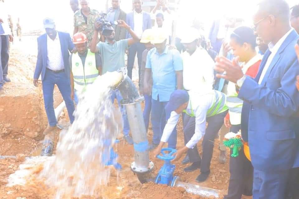 SRS_President's tweet photo. President Mustafa Omer officially launched Shilabo town Water Supply project today, which will provide clean water to 22,000 people in the town. The project costed 80.8 million Birr. 
1/1

@addisstandard 
@EthiopianNewsA 
@fanatelevision 
@walta_info https://t.co/lhswfOXF3K
