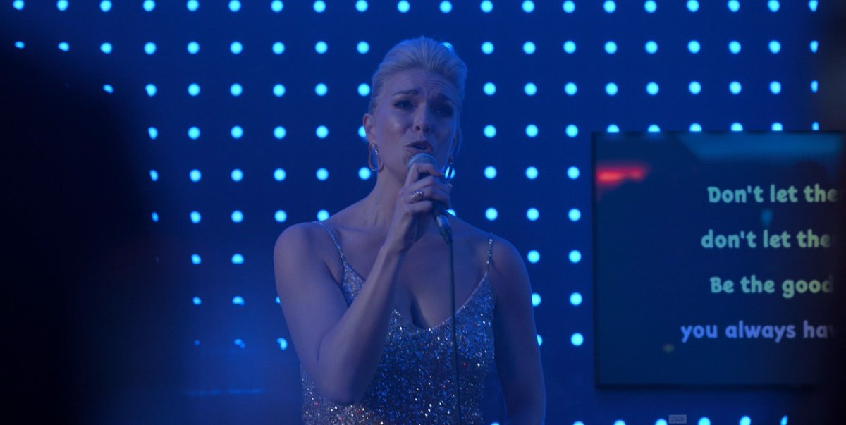 lassonocontext's tweet photo. OUTSTANDING SUPPORTING ACTRESS IN A COMEDY SERIES HANNAH WADDINGHAM!!!!❤️💙 #Emmys2021 https://t.co/rZ1M70t4YF