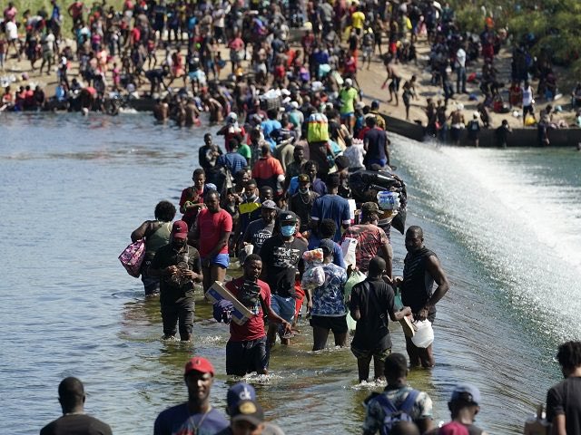 laurenboebert's tweet photo. Look at this picture and tell me we do not have an open border. https://t.co/RVcaClpxgB