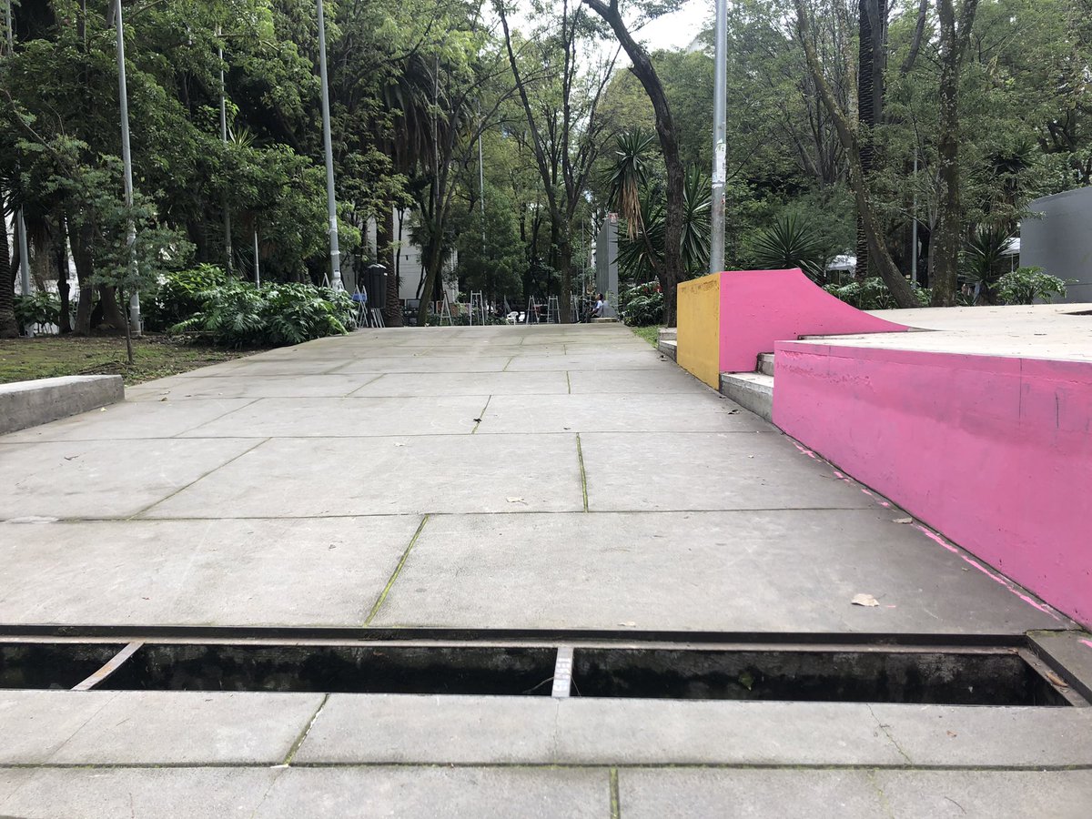 CleliaHidari's tweet photo. Más de una semana sin alcantarilla ni una señalización de que está peligroso el paso para el peatón. 

Así están varios puntos en el @JardinDelArteAC  #Sullivan 

@SandraCuevas_ @AlcCuauhtemocMx 
@SOBSECDMX @GobCDMX @Claudiashein https://t.co/EWl15knAE0