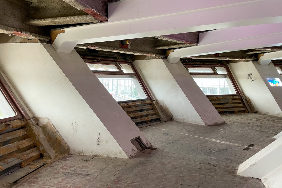 AbandonedBerlin's tweet photo. Fulfilled a years-long dream and made it INSIDE the Bierpinsel today! Very happy to say will have an updated post with fresh pictures on the site very soon :)

#Bierpinsel #BrutalistBeauty #Berlin 🍺🖌️ https://t.co/VaebVSjmYT