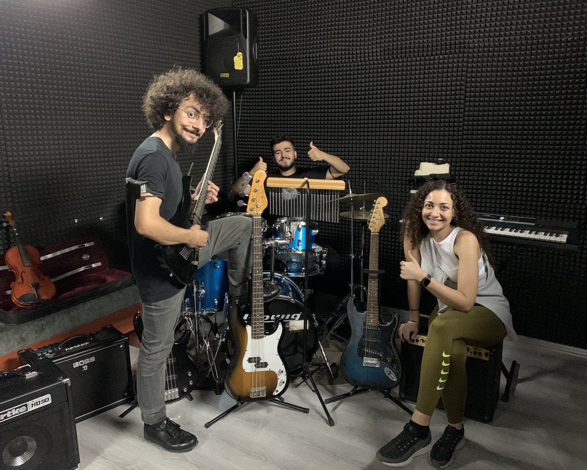 Kulübümüzü yeni döneme hazırladık!Pazartesi gününden itibaren 2 hafta boyunca Avcılar Kampüsü Menza’daki ve Büyükçekmece Kampüsü Kültür Merkezi meydanındaki standlarımıza tüm yeni üyelerimizi bekliyoruz. Müzik dolu bir dönem olması dileği ile, hepiniz şimdiden hoşgeldiniz!🎹🥁🎸