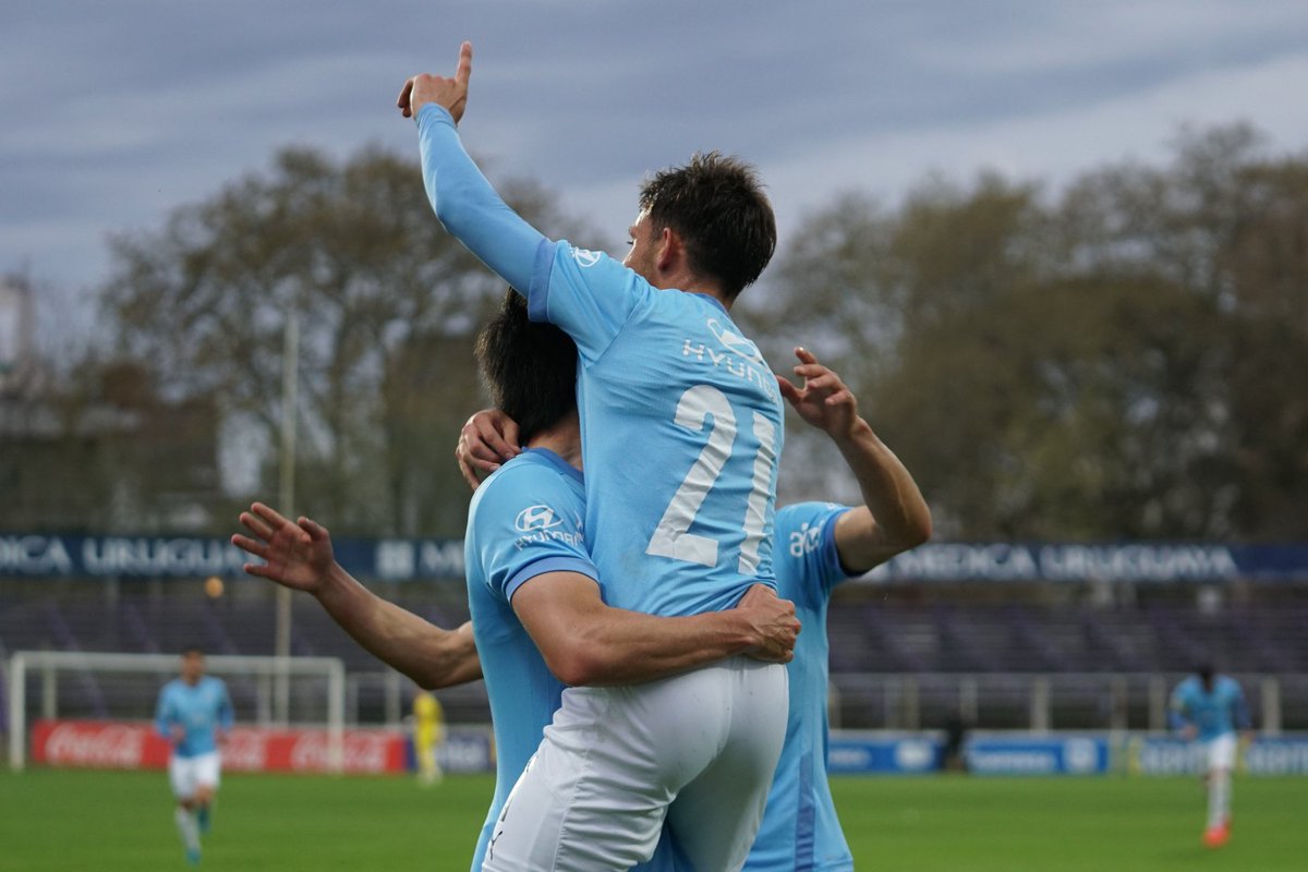 En el Franzini, Torque le esta ganando 1-0 a Plaza Colonia, con gol de Lucas Rodriguez, por la segunda fecha del clausura.

@CampeonatoAUF 
<a href="/MvdCityTorque/">Montevideo City Torque</a>