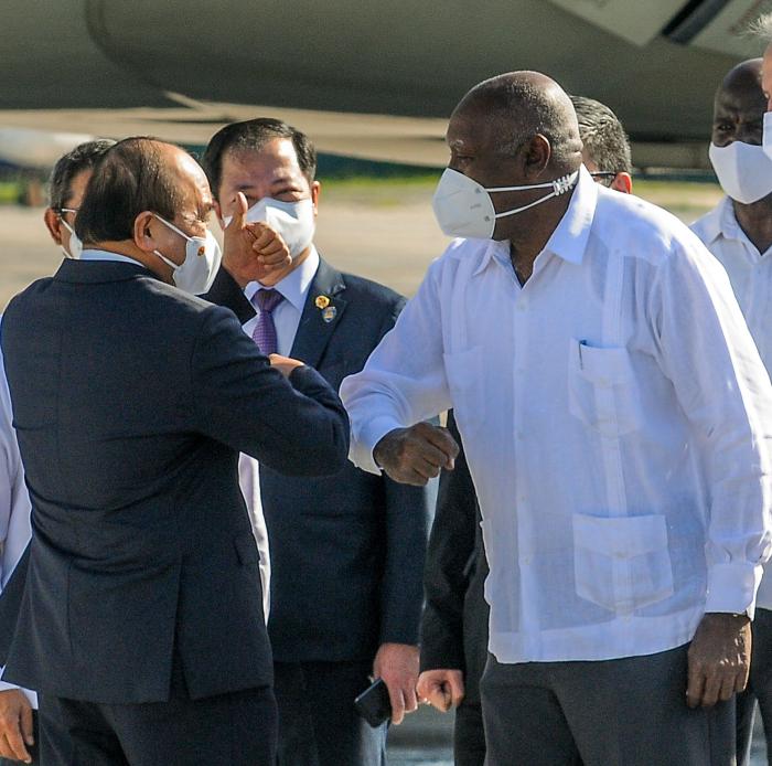 wrr2's tweet photo. Pte d #VietNam cumple intensa agenda d trabajo en #Cuba. 
La amistad e/ ambos pueblos y el reflejo d la heroica lucha vietnamita, ha quedado para la historia en la obra documental de
Santiago Álvarez. 
➡️Seguir hilo.
. Detalles Agenda visita 👇
https://t.co/jkR1vkIrby https://t.co/r3kUvPjlsp