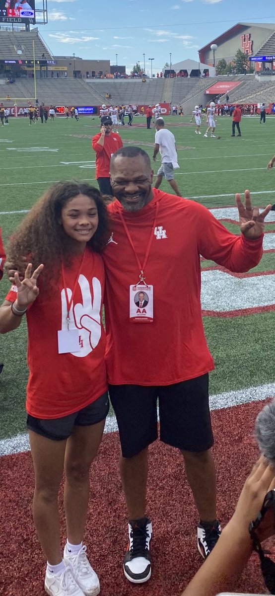 miathehooper13's tweet image. Thank you  @CoachHugheyUH @CoachLBarrett @UHCoachTai @deneenparker71 @UHCougarWBB for the visit this weekend! ❤️ #EVERYTHINGMATTERS