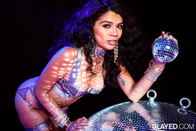 Like my disco balls??? 😊😊😊 https://t.co/un9s9jTZG8