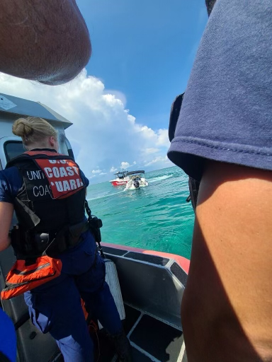 USCGSoutheast's tweet photo. #BREAKING A @USCG Station #Islamorada boat crew rescued three people aboard a 19-foot vessel taking on water, Sunday, near #MolassesReef.
Read More: https://t.co/4g4PEushPz
#ReadyRelevantResponsive https://t.co/BDiZYOSF0s