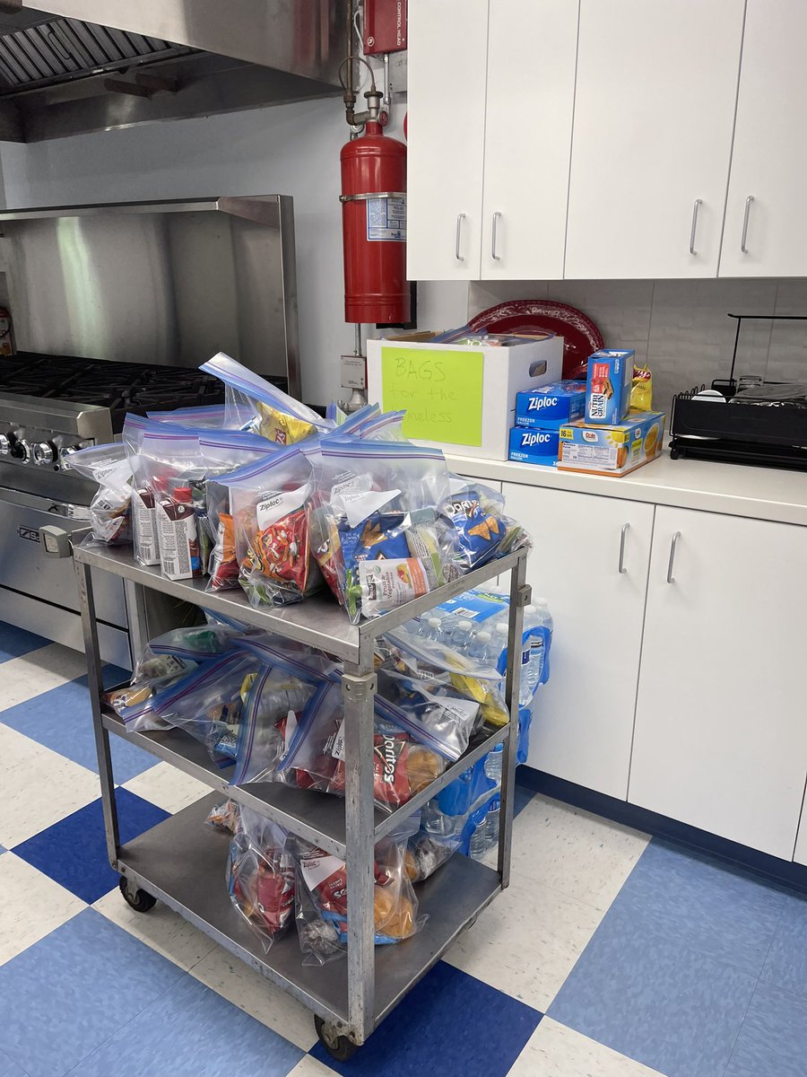 markllc's tweet image. I have been delivering water to the homeless for four weeks. I wish to give a big shout out to the people of First Congregational Church and their BAGS (Be A Good Samaritan) program. They donated food to go with water. #Homeless #Water #Food #Donate #Houston