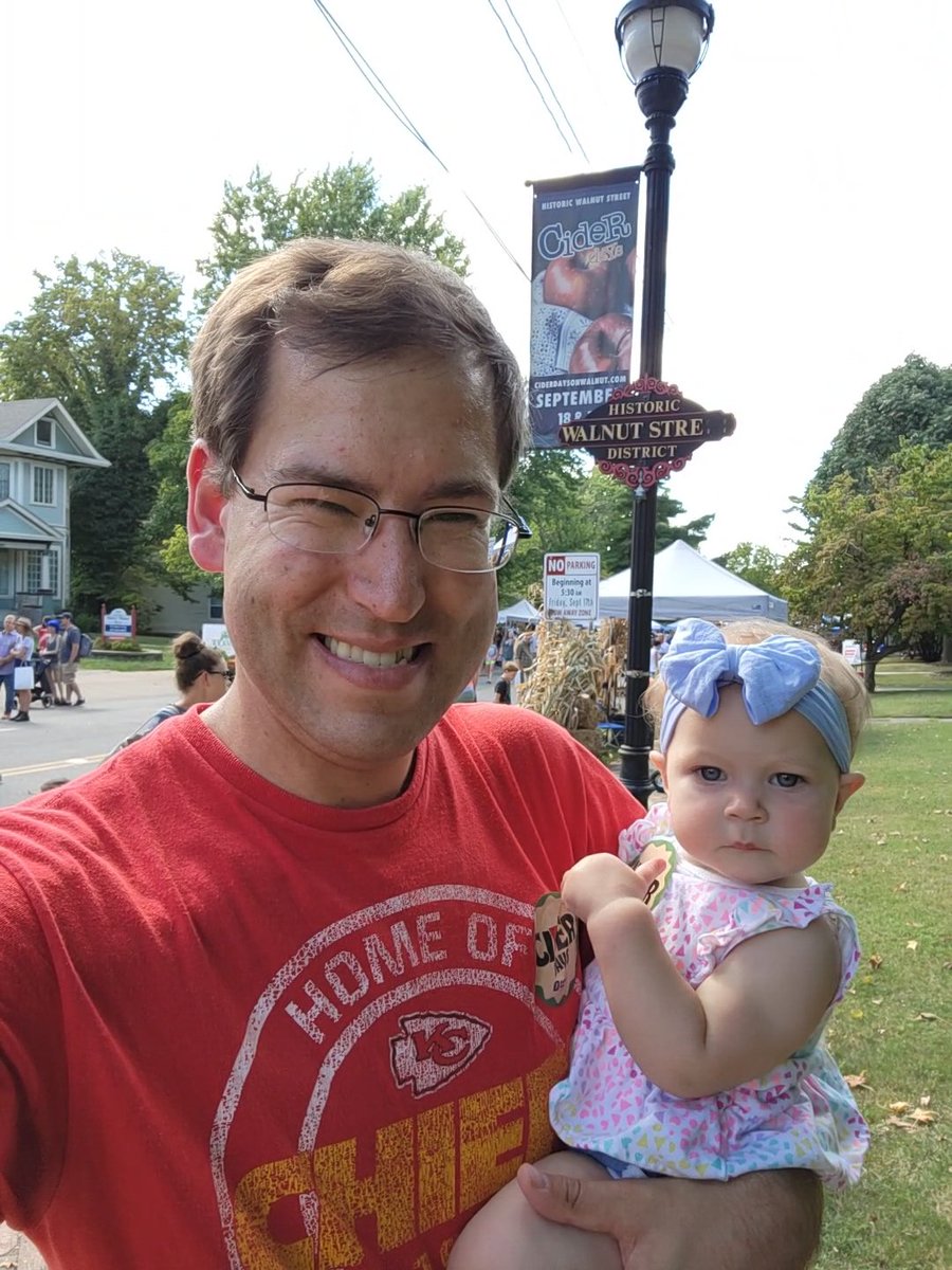 AlexRileyMO's tweet photo. When your only daughter grabs the chocolate cake on your first daddy-daughter date at #CiderDaysSGF, you pretty much have to get it!

#JustaLittleSpoiled
#ButHopefullyNotTooMuch https://t.co/sAUNpM4f3M