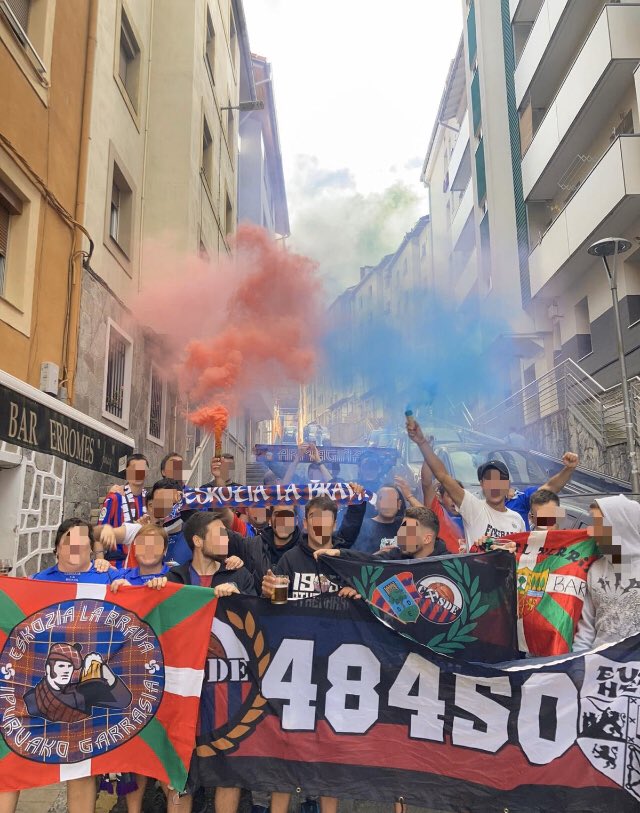 Sdecomando's tweet photo. HERMANDAD🔵🔴 @EskoziaLaBrava https://t.co/HVu7j6jTSd