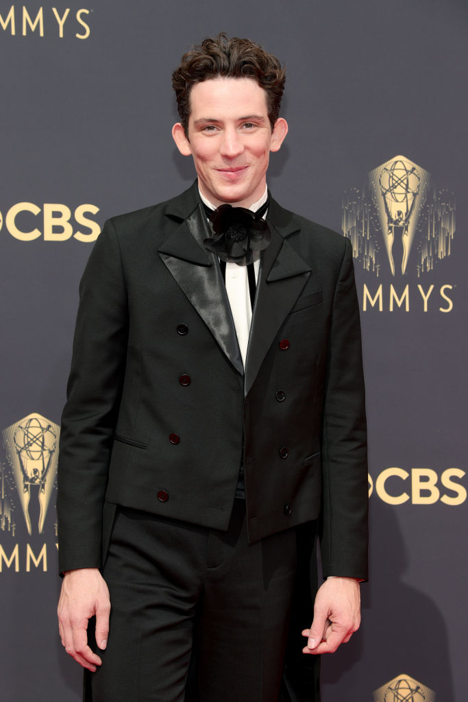 Ladies and gentlemen, #Emmys ✨royalty ✨ Emma Corrin & @JoshOConnor15. eonli.ne/3ApKfIK