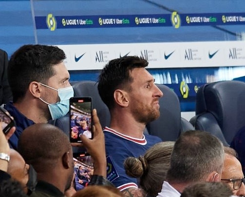 sam_7_potter's tweet photo. Messi The End ..😩😢💔 https://t.co/UiXjnke98Q