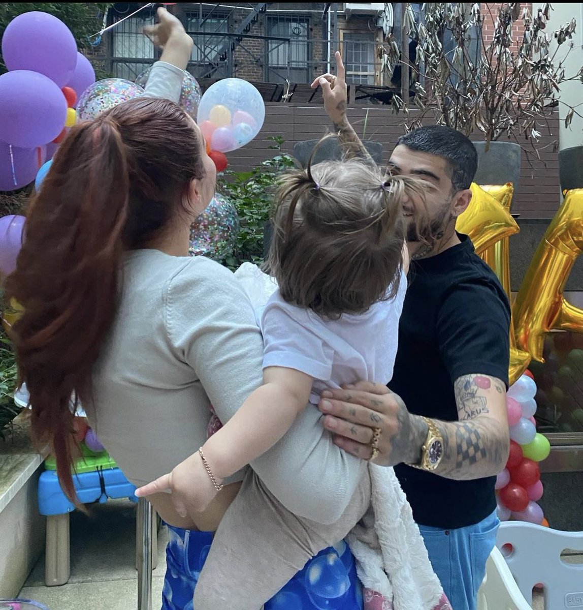 Zayn, Gigi Hadid and their daughter Khai celebrating her 1st birthday today. ❤️ 

Via lanzybear IG stories.