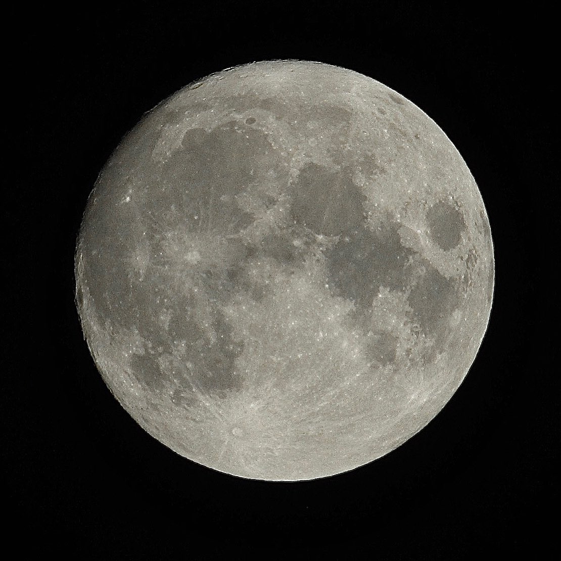 Tonight’s moon! #selenography #manonthemoon #moongazing #moon #mooncraters #CanonCamera #nofilter #liveinthemoment #makethemostofit #liveyourbestlife #nightsky #astronomy #moonlight #moonphotography #photography #moonlovers  #science #moonphases