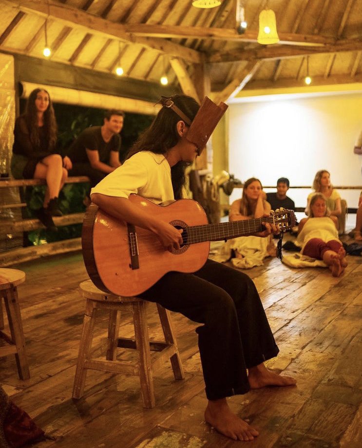 EarthWithoutHum's tweet image. A little bit of me doing performance 🙈🙊🙉 #NFTartist #portrait #performance #performingarts