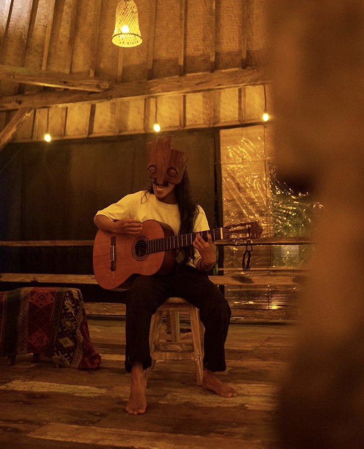 EarthWithoutHum's tweet image. A little bit of me doing performance 🙈🙊🙉 #NFTartist #portrait #performance #performingarts