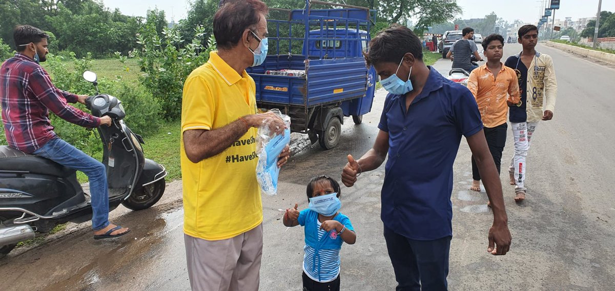 sigmauniindia's tweet photo. SIGMA spreads social awareness, on GANESH VISARJAN, #WeCareForLives,WEAR MASK, BE SAFE, LIFE IS PRECIOUS...glimpses from visarjan spots across baroda. #VMC #GaneshVisarjan   #SigmaCollegesAndSchools #SigmaCollegeOfMassCommunicationAndJournalism   #BigSigma  #HaveShema #HaveSigma https://t.co/L4p2e8wgAK