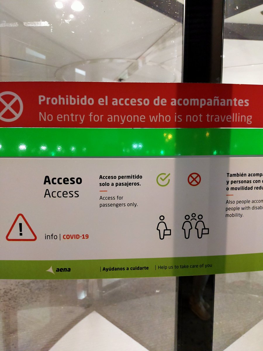 jcsedeno's tweet image. Si vas a recoger a algún familiar al #Aeropuerto de Santander, te echan a esperar en la calle!!