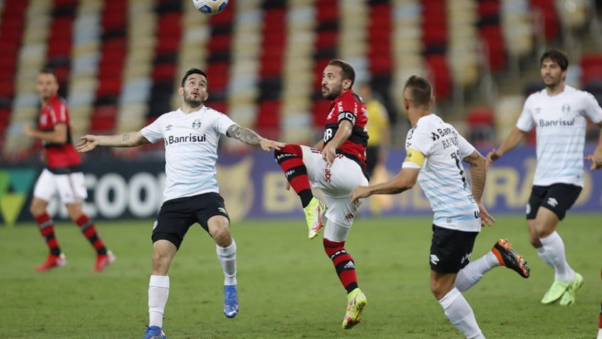 urubu_interativ's tweet photo. Que esse jogo sirva de lição para o Renato. Isla e Vitinho não podem ser titulares e Thiago Maia não deve ser reserva! SRN 🔴⚫ https://t.co/RHxKxXzMnJ