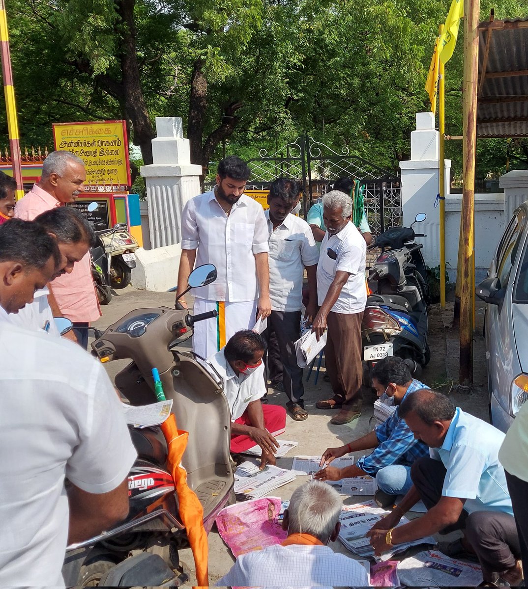 dhineshrodi's tweet photo. பாரத பிரதமர் நரேந்திர மோடி அவர்களின் பிறந்தநாளை முன்னிட்டு இன்றைய தினமலர் நாளிதழ் பிரதமரின் 7 ஆண்டு சாதனையை விலக்கி இரண்டு பக்க சிறப்பு கட்டுரை வெளியிட்டுள்ளது. கோவில்பட்டி பொதுமக்களுக்கு இன்று வினியோகம் செய்யப்பட்டது.
#Modi71 https://t.co/wxGH7J55fm