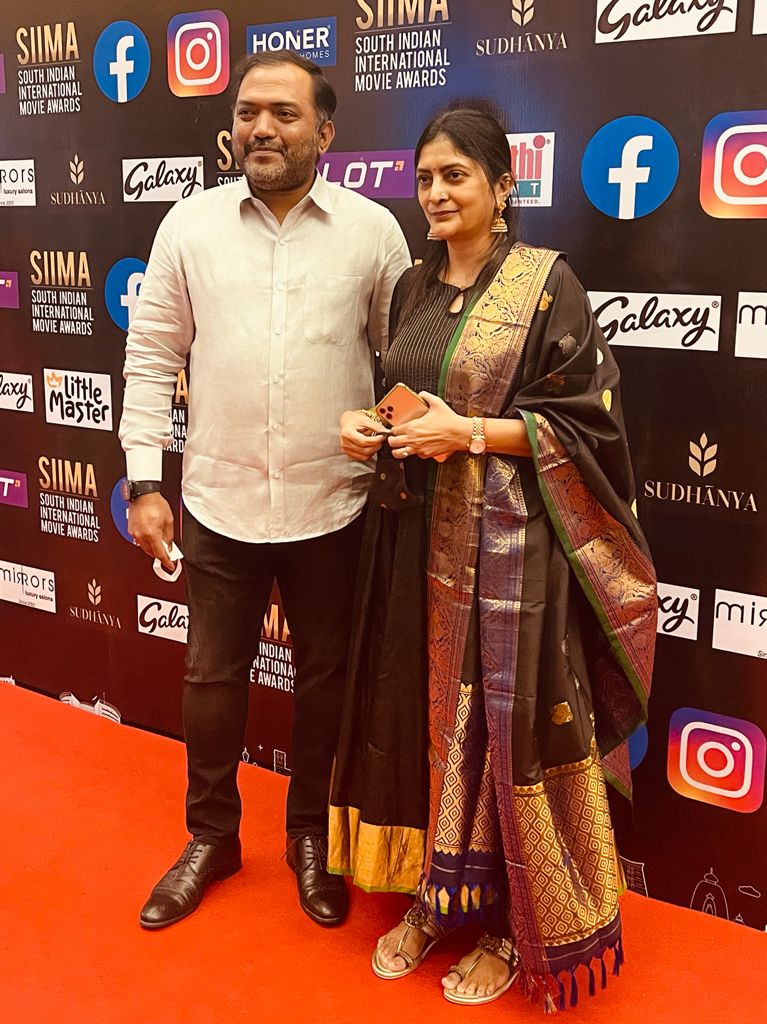2D_ENTPVTLTD's tweet photo. Thank you anbaana fans, critics &amp; juries at @siima for all the love towards #SooraraiPottru 😊 Our team has bagged 7 awards at #SIIMA2021
Best actor - @Suriya_offl
Best film - #SooraraiPottru
Best Director - #SudhaKongara
Best Actress (Critics) - @Aparnabala2 https://t.co/4Sg00S7jne