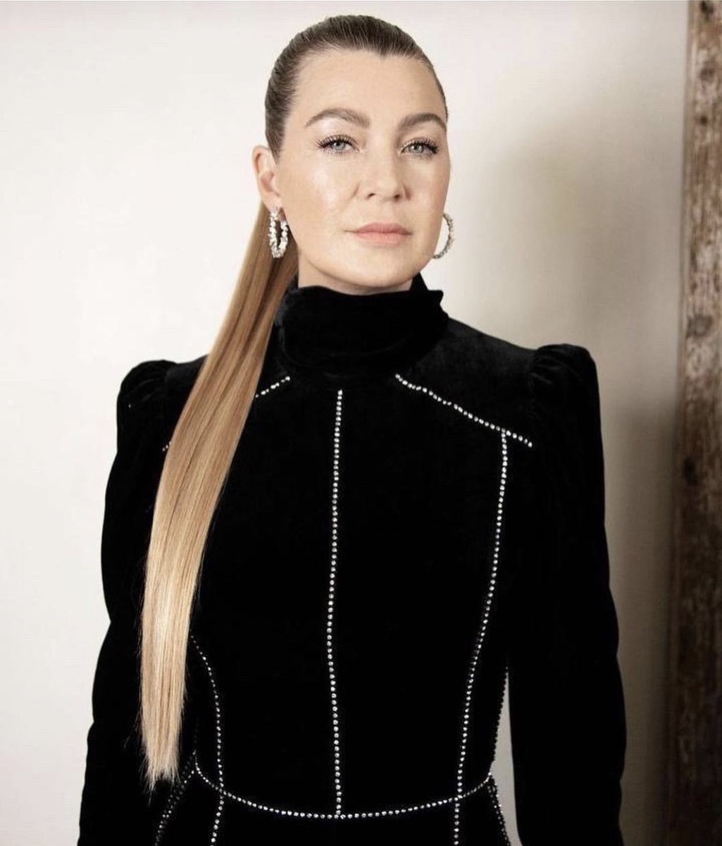 elpompeo4's tweet photo. IM GONNA THROW UP SHE LOOKS SO GOOD OH MY - @EllenPompeo @TheEmmys https://t.co/yw4iyrA5k2