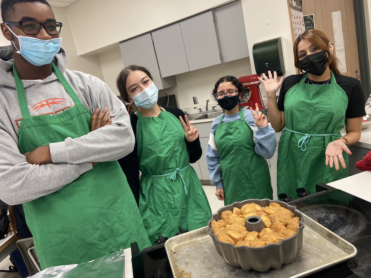 CoachPTPayne's tweet photo. No one is born a great cook. One learns by doing —Julia Child
Desserts and baked goods food lab this past week @ #NFHS 🟠🟢#ComeToTheForest https://t.co/cx2gexZQpP