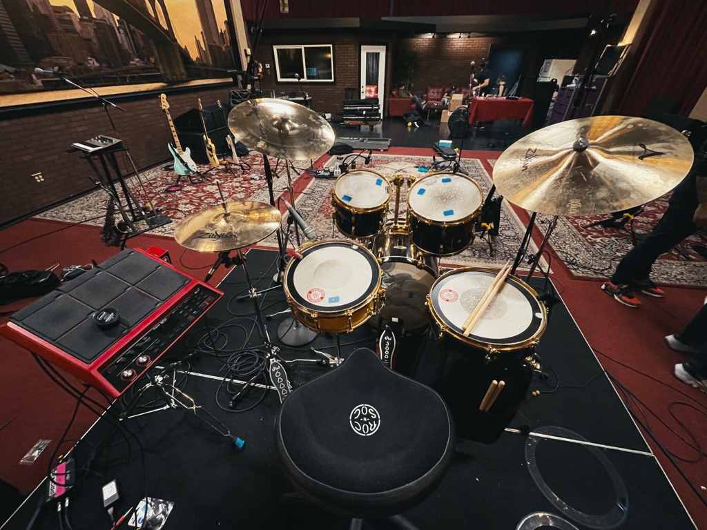 ｔｈｅ　ｍｉｄｎｉｇｈｔ (@themidnightla) on Twitter photo 