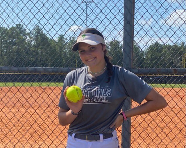 A great way to start off the 2021 fall season is with dinger so excited for more to come💚🖤💚 #hitting #hittingbombs @IHartFastpitch @D1Softball @TDD16U @JdChandler78