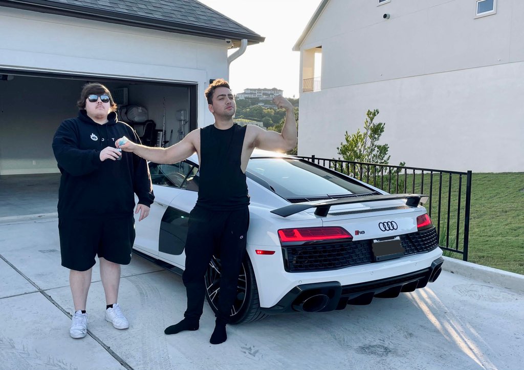 OTKnetwork's tweet photo. Twitter I need your help.

@REALMizkif said if this tweet hits 30k likes he will let me, @theyungjeff (social media manager) drive his new Audi R8

Please… I need this 🙏 https://t.co/2S7P0zDZyf