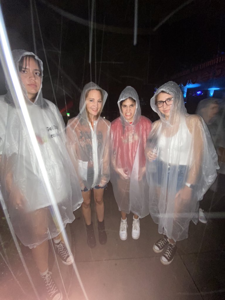 Starting spooky season the right way…<a href="/UniversalORL/">Universal Orlando Resort</a> 🎃