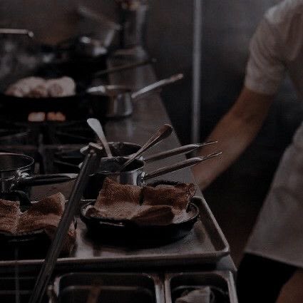 jkarmy0's tweet photo. Sin reservaciones - KOOKMIN AU 

Jimin, un importante chef de un restaurante,es tan apasionado que cautiva e intimida a la gente que lo rodea. Pero su vida cambia cuando tiene que hacerse cargo de su sobrina y al mismo tiempo resolver sus diferencias con Jungkook, el nuevo chef. https://t.co/jXPNII2U3L