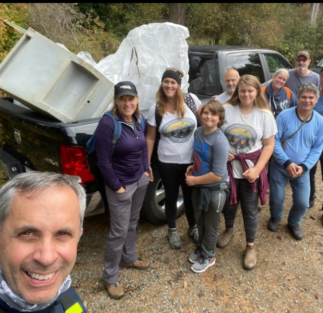 ravensongsoap's tweet image. Great start, that coincided with International Clean Up Day. 
1st day down. 90 days to 90 tonnes of garbage removed from our shores. 
👏Keen volunteer team, lead by CR Tour Operators,  @Big Animal Encounters   and @Adventure Quest Tours Canada (Inc)  #cleanshores #beachcleanup