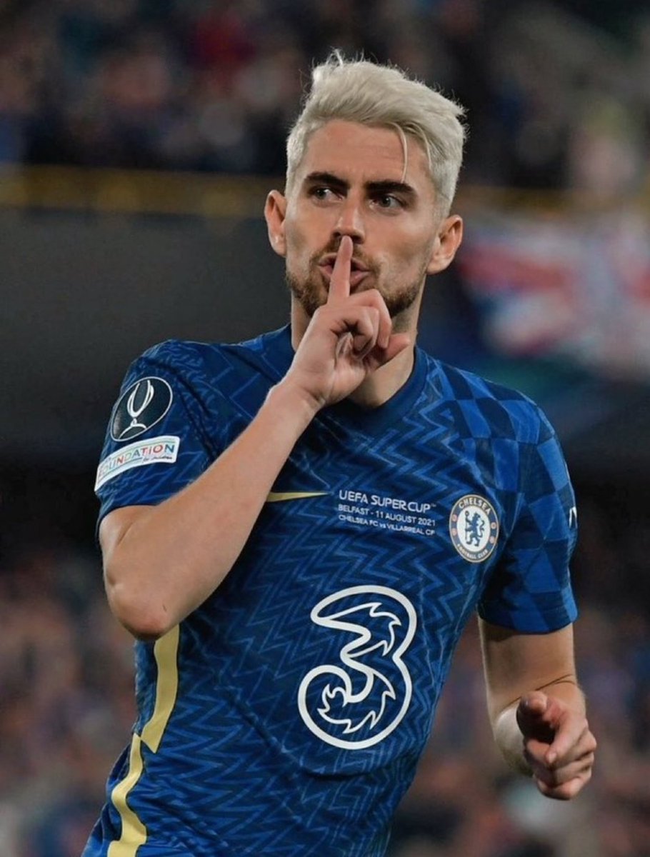 <a href="/PSGalu/">Galu 🇦🇷</a> Despite the fact tht Messi's behavior was extremely rude, we understand his aggravation n can relate to his actions.
Ronaldo's success at Man United puts additional pressure on Messi to produce, but tht doesn't mean Poch can't sub him or tht the entire squad is built around him.