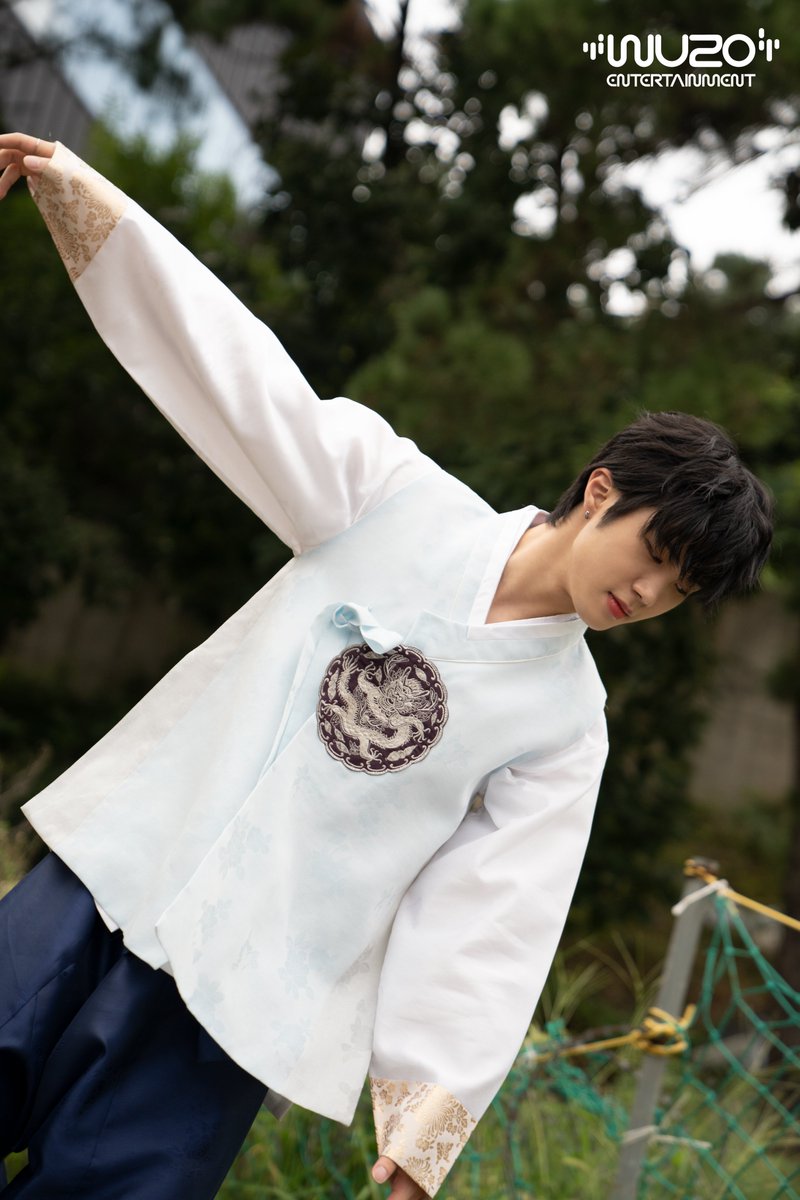 [📷][#BLITZERS]
우조엔터테인먼트 네이버 포스트에서 한복 곱게 차려 입은 #블리처스 일곱 도령들을 만나보세요 ( ˃ᴗ˂ )
Meet the seven young masters dressed up in hanbok on WUZO Official Naver Post!
​
🔗 naver.me/FjoKy3cG