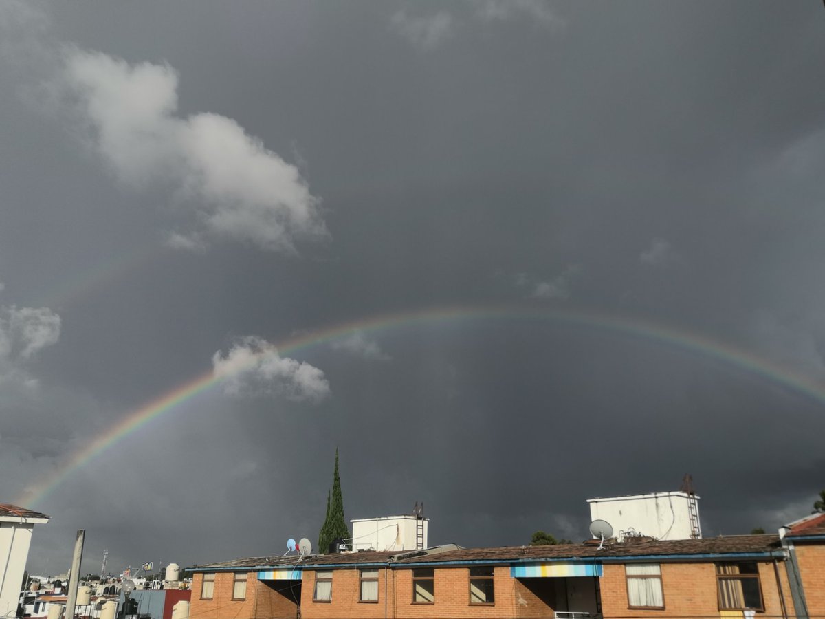 dahianneps's tweet photo. Y ¿Qué más pides?
Cúando pensabas que todo era gris, algo pasa 🤎 y te hace ver #Colores.
#RainbowTime
#Puebla
#MySoul https://t.co/kzP3y0coOB