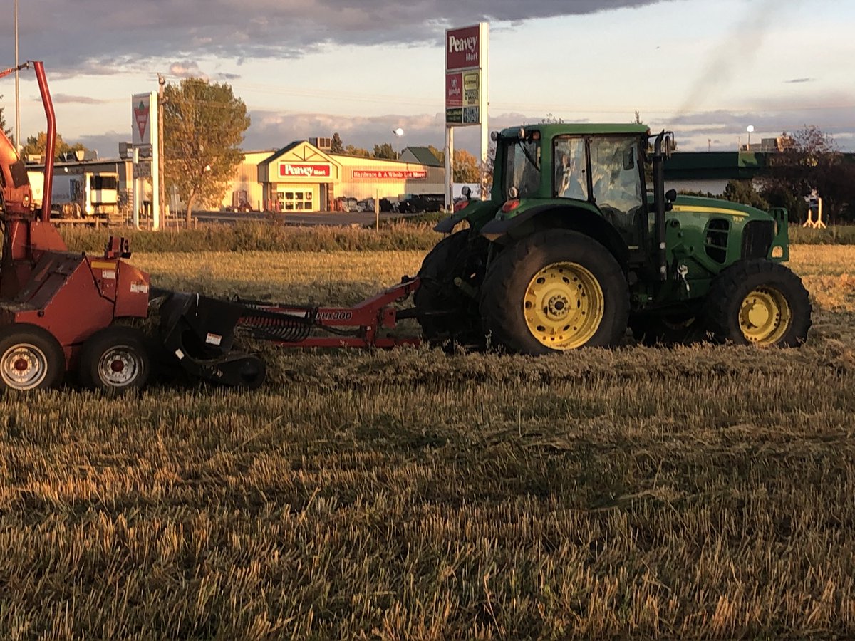 Great evening wrapping silaging 2021 and did not have to run for parts
