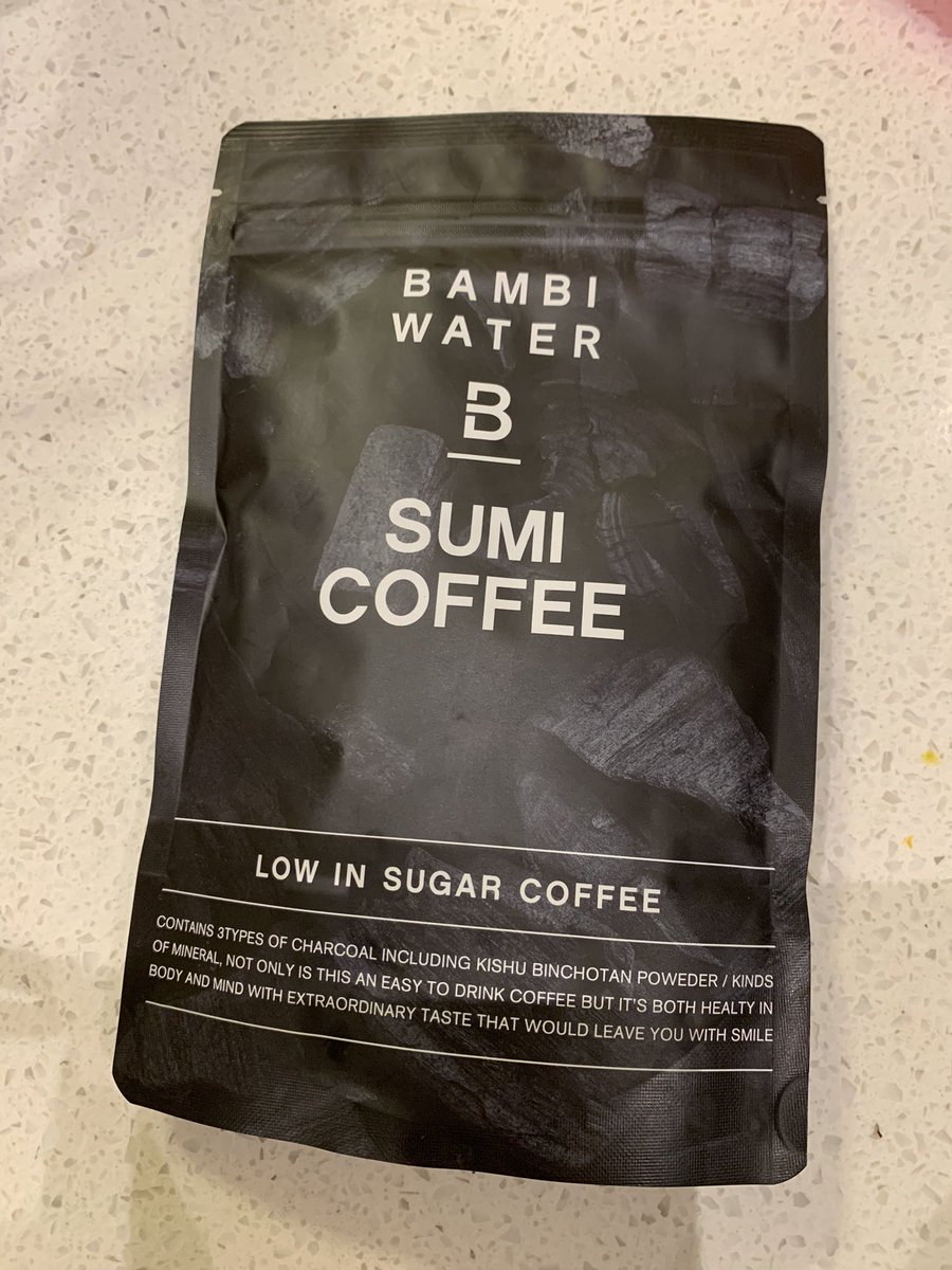 oqyycTpRo4HIZxL's tweet photo. SUMI COFFEE 😊
ダイエットにも良いらしく早速試してみました👍
色はまさに炭で真っ黒。ミルクを足してもグレーになり見た目はイマイチだけど香りもよく微糖で飲みやすかったです。
#sumicoffee https://t.co/K2PquBvHpI