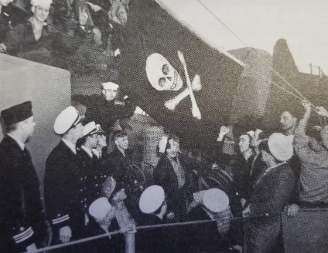USSKIDD_DD661's tweet photo. Many can natter the natter. Few can stagger the swagger. 🇺🇸🏴‍☠️

#TalkLikeAPirateDay #pirate #buccaneer #privateer #corsair #marauder #raider #freebooter #SeaWolf #LEGEND #LEGENDARY  #pirateofthepacific☠️🌴🤙🏾 #PirateQueen #TheOGPirate #destroyer #DD661 #DDG993 #DDG100  #museum https://t.co/tXCsS3ZGQe