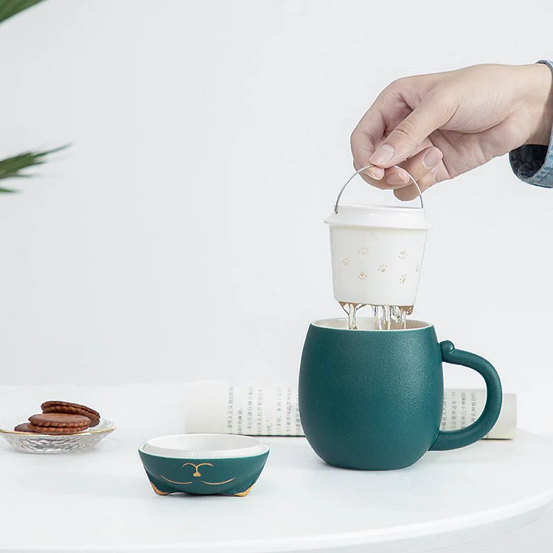 招き猫がモチーフ！しっぽや足跡がデザインされた『猫の茶器セット』が可愛い！
